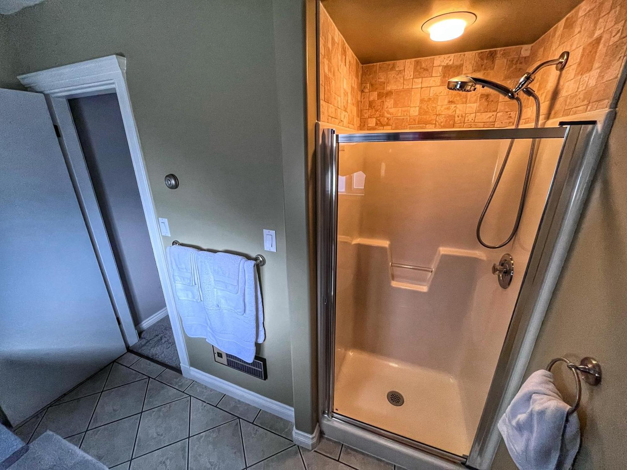 Sunny Shuswap B&B Chase 외부 사진